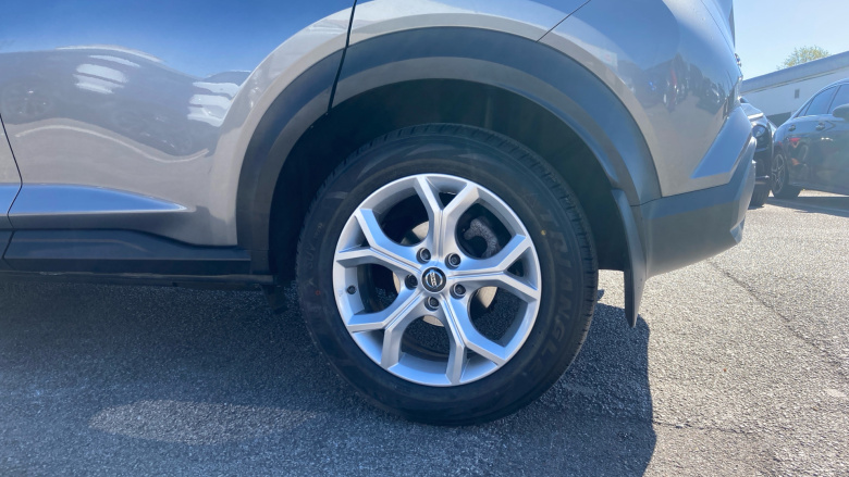 Nissan Juke 1.0 DiG-T N-Connecta 5dr Petrol Hatchback